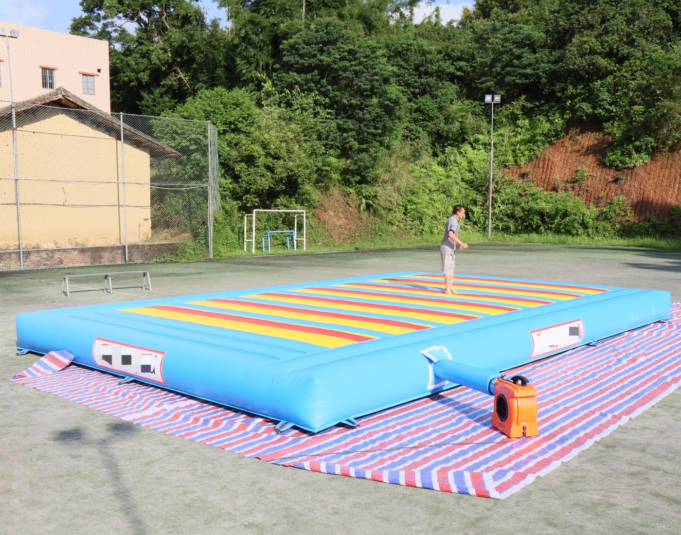 Aufblasbare Hüpfunterlage für  – Kids Outdoor Gym Bewertung und Preis