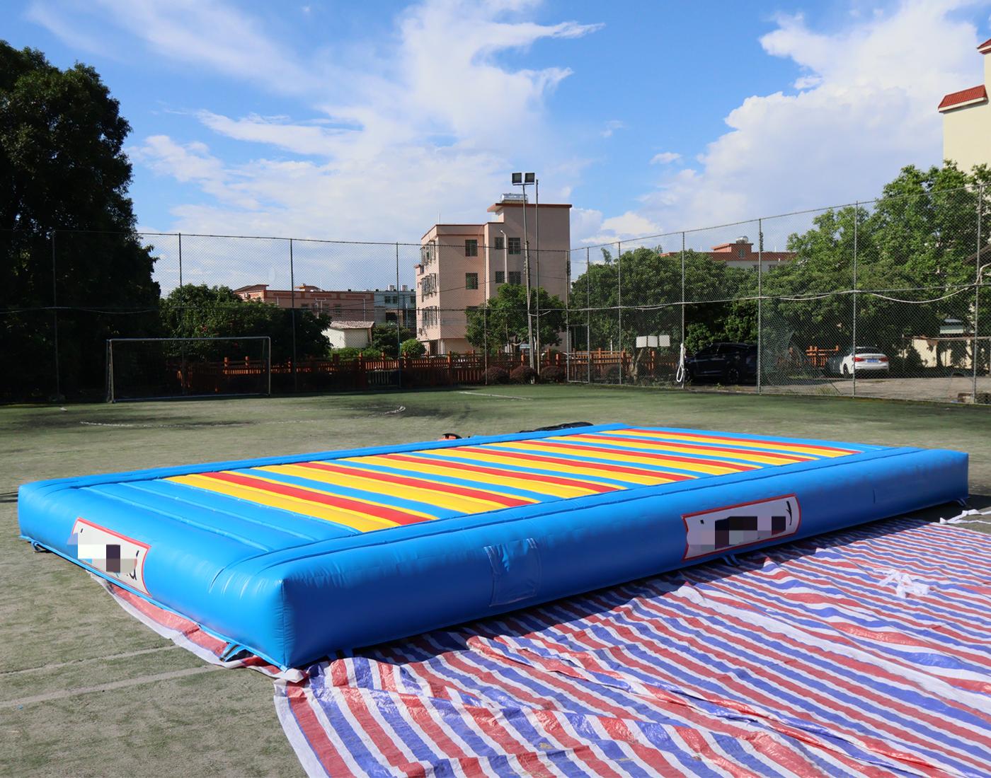 Aufblasbare Hüpfunterlage für  – Kids Outdoor Gym Bewertung und Preis